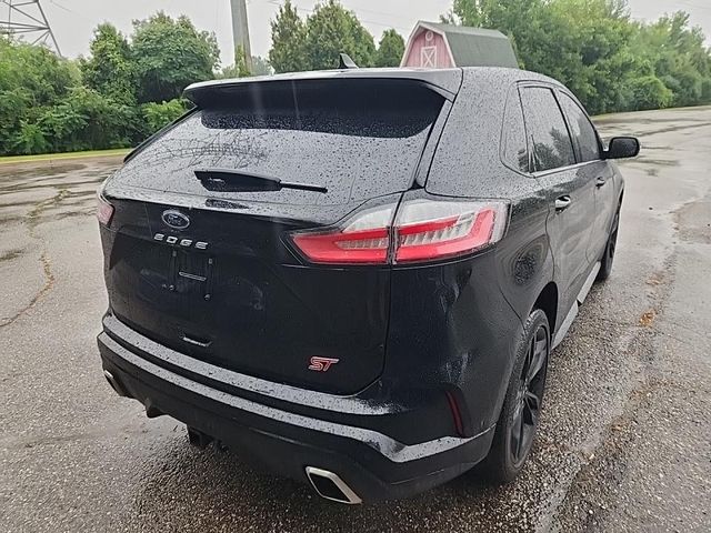2022 Ford Edge ST photo 2