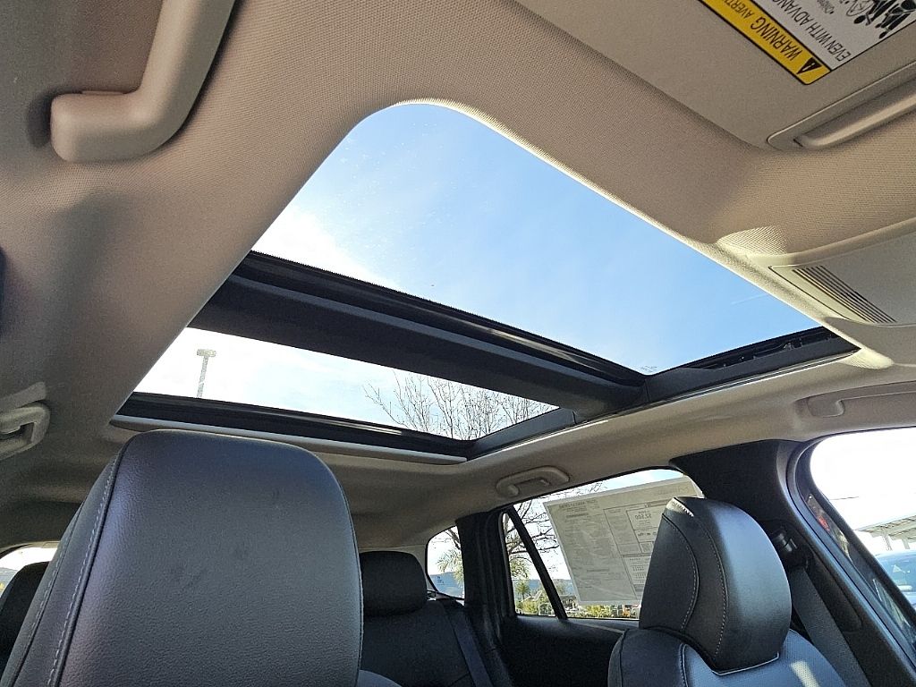 2025 Mazda CX-50 Premium Plus photo 3