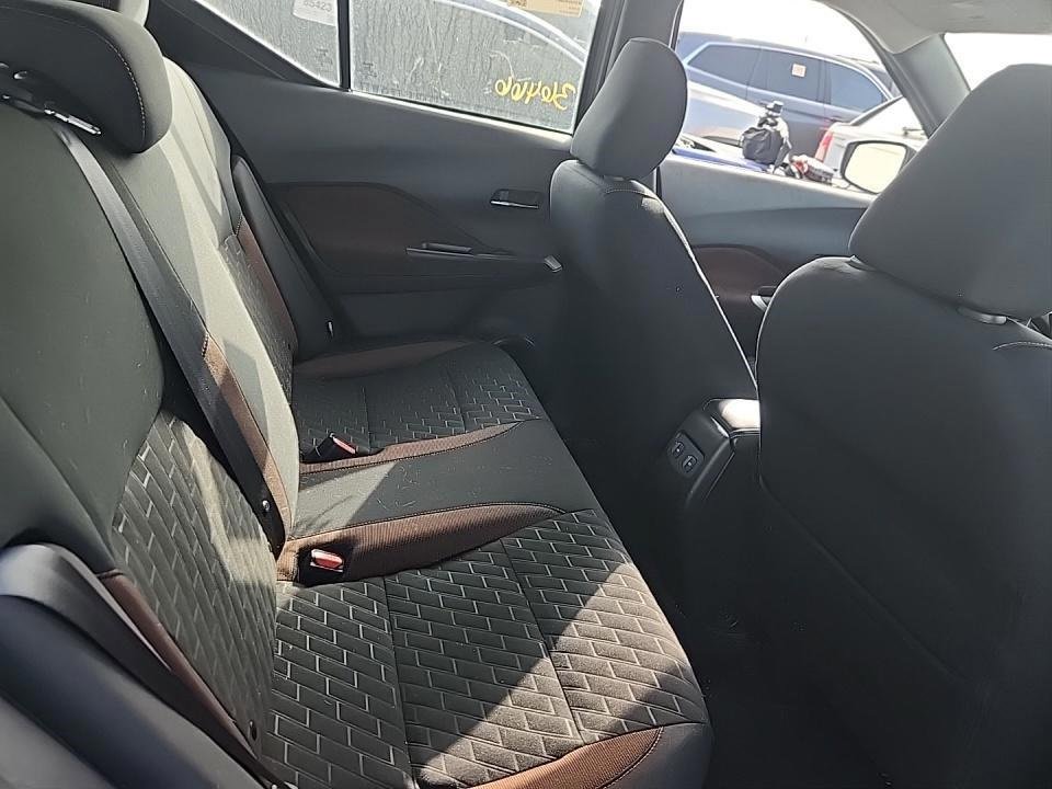 2024 Nissan Kicks SR photo 4