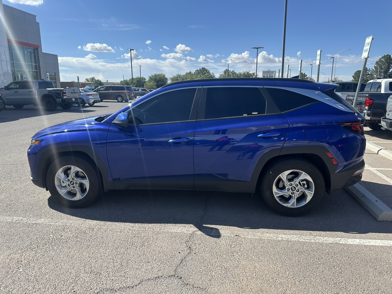 Used 2024 Blue Hyundai SEL image 3