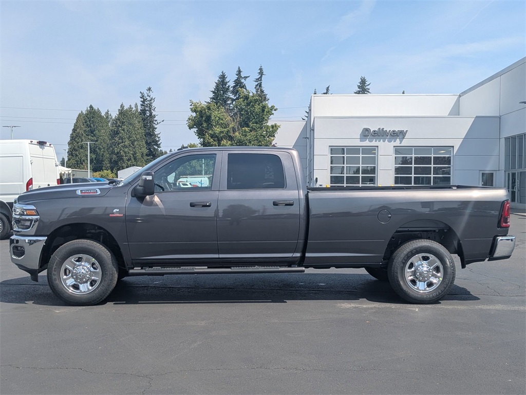 2025 Ram 3500 Tradesman photo 3