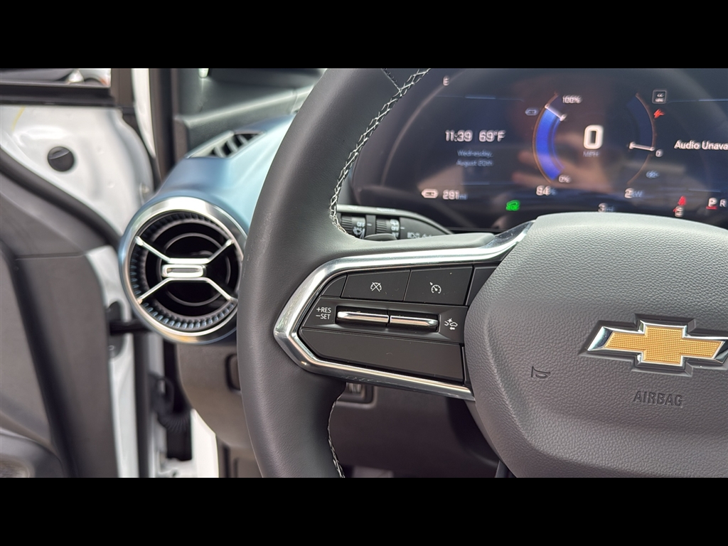 2025 Chevrolet Equinox EV 1LT photo 11
