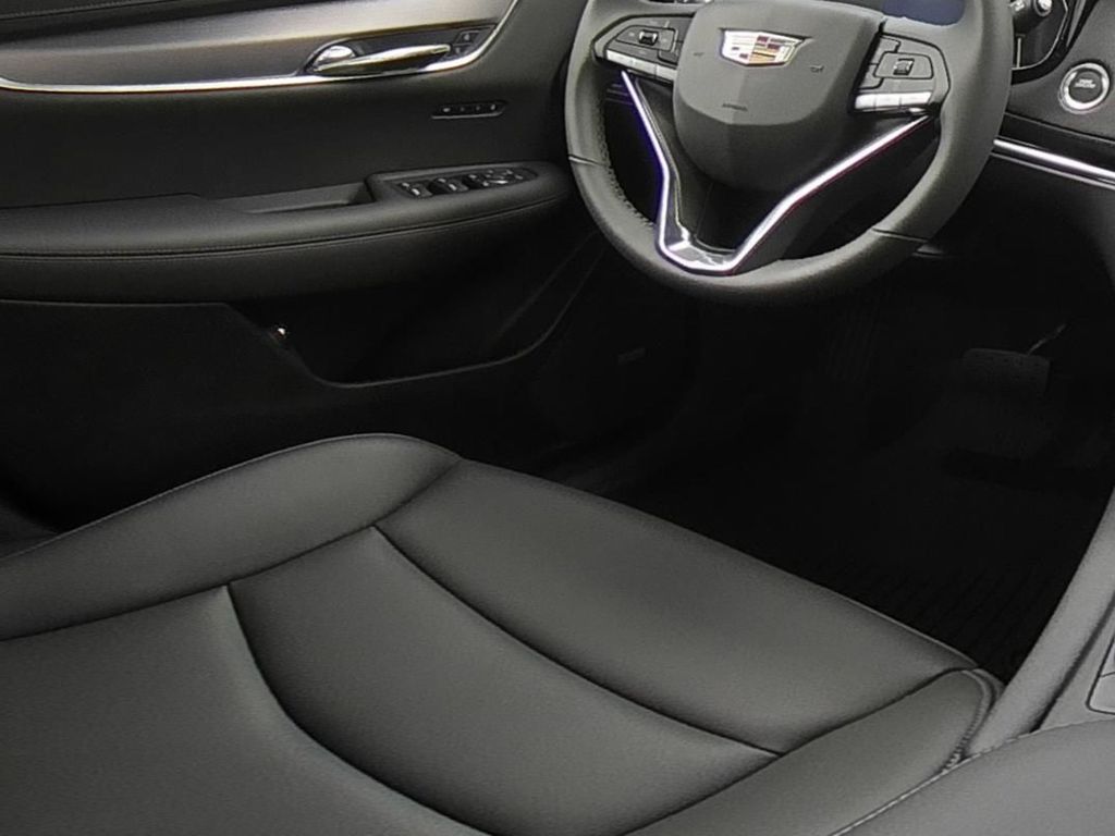 2025 Cadillac XT6 Luxury photo 11