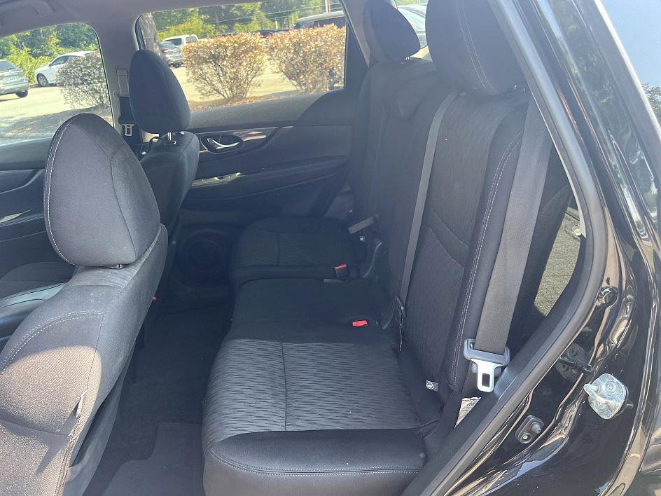 2019 Nissan Rogue SV photo 15