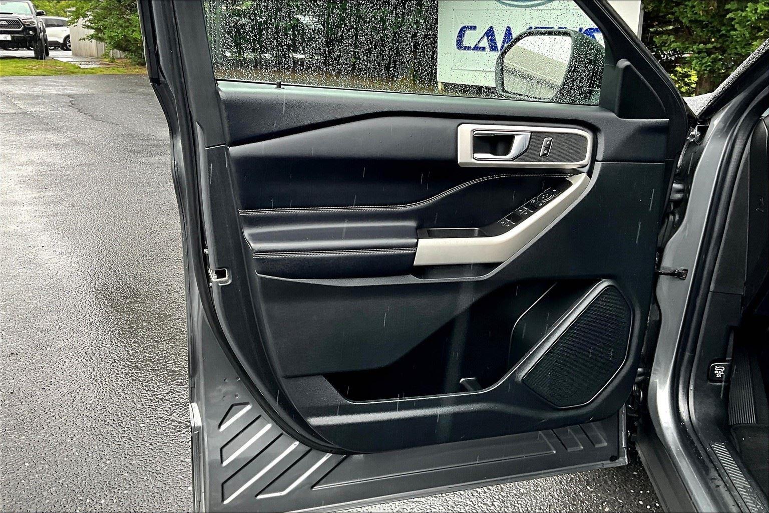 2022 Ford Explorer XLT photo 17