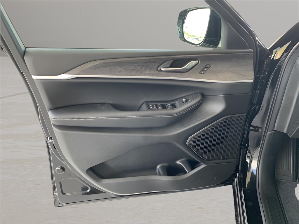 2025 Jeep Grand Cherokee Limited photo 24