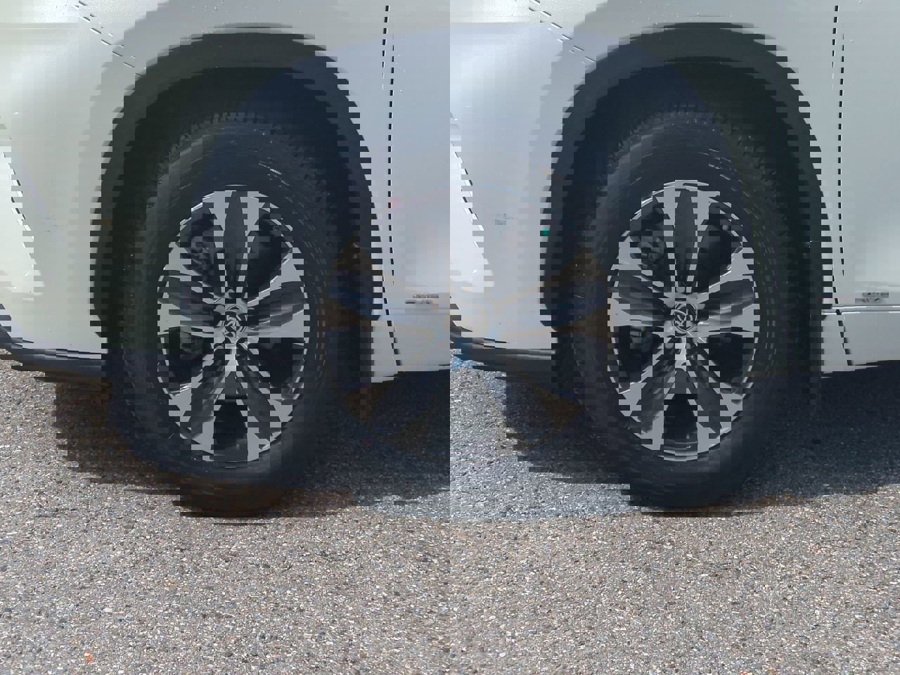 2020 Toyota Highlander Hybrid XLE photo 11
