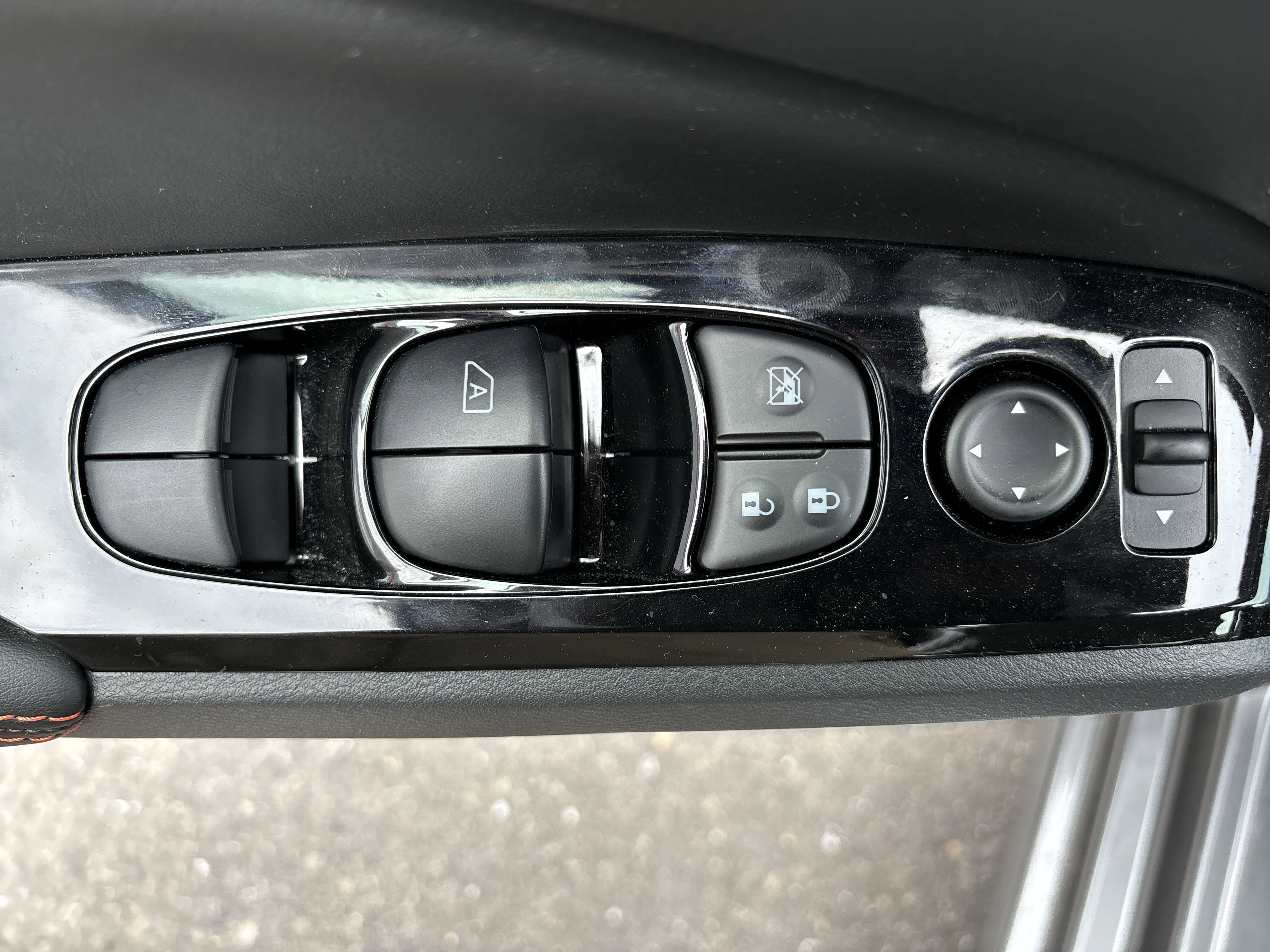 2024 Nissan Altima 2.5 SR photo 2