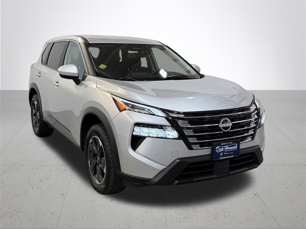 2024 Nissan Rogue SV photo 4