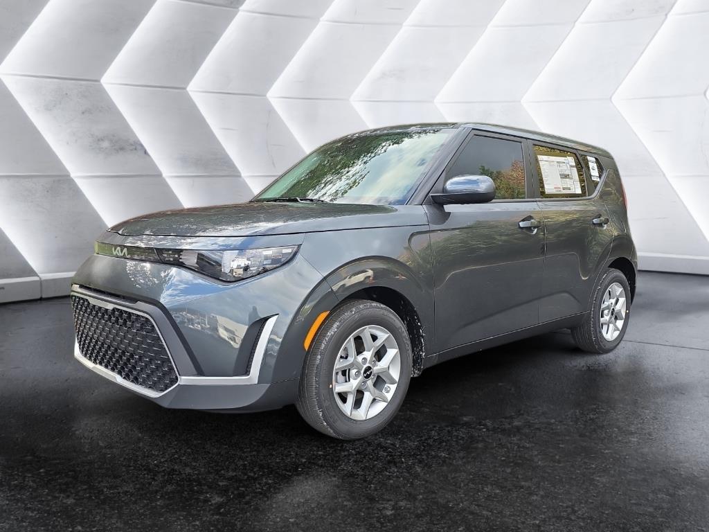 2025 Kia Soul LX's photo