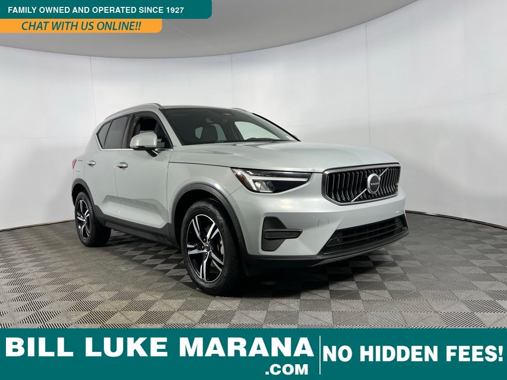2024 Volvo XC40 Core's photo