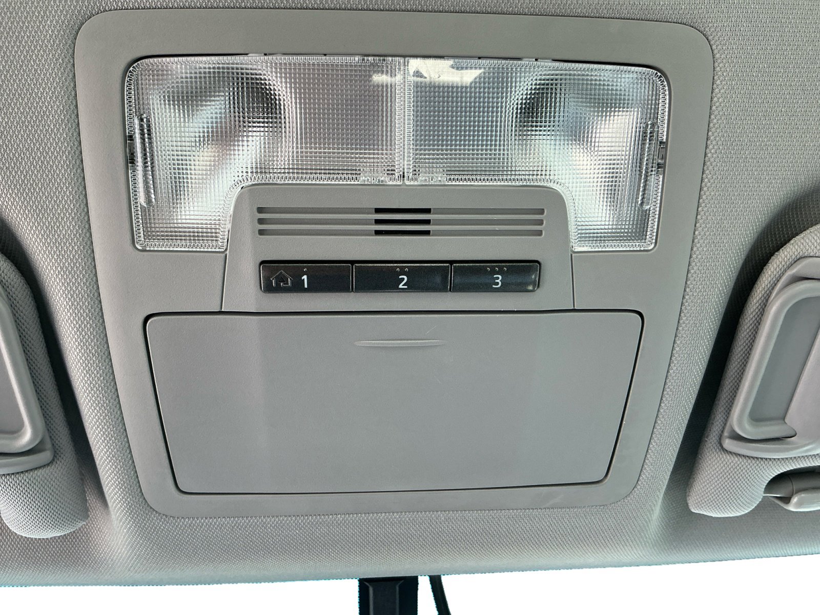 2015 Toyota Camry XLE photo 20