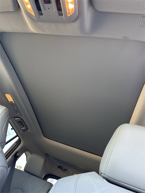 2025 Toyota Highlander Platinum photo 17