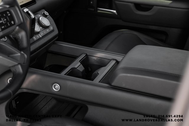 2025 Land Rover Defender 110 X-Dynamic SE photo 25