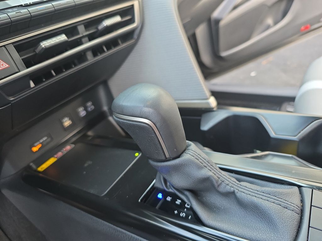 2025 Toyota Camry SE photo 20