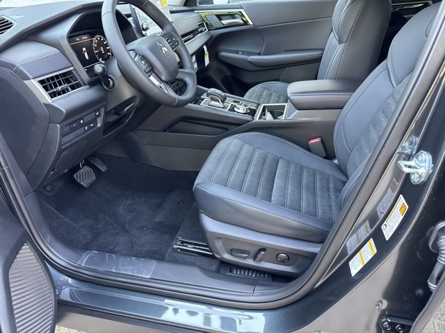 2025 Mitsubishi Outlander PHEV SE photo 24