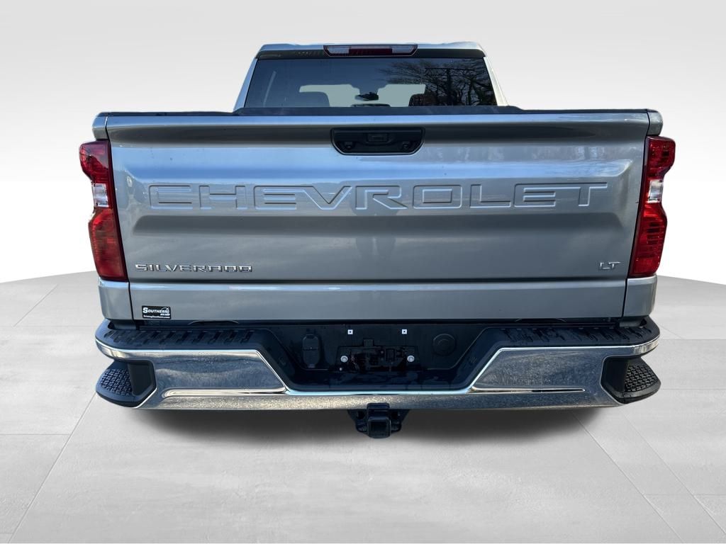 2025 Chevrolet Silverado 1500 LT photo 4