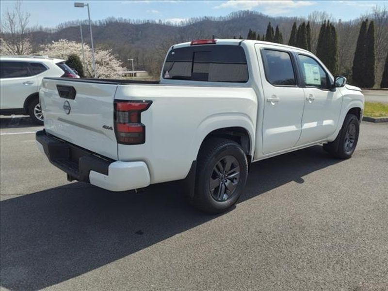 2025 Nissan Frontier SV photo 3