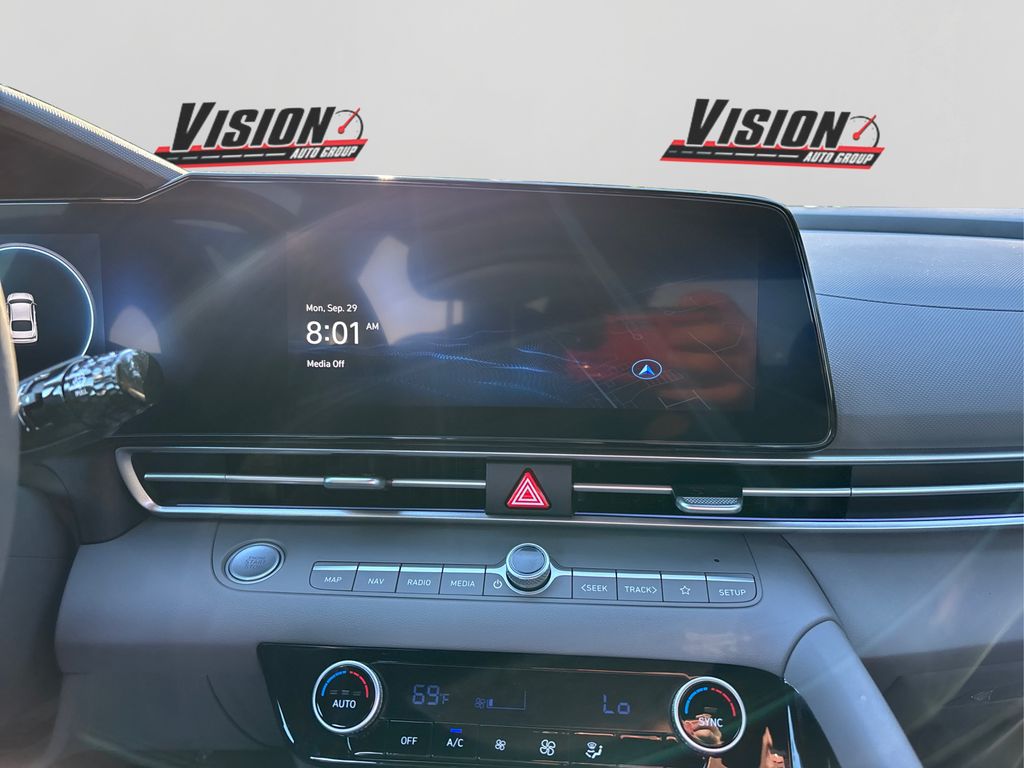 2025 Hyundai Elantra SEL Convenience photo 17