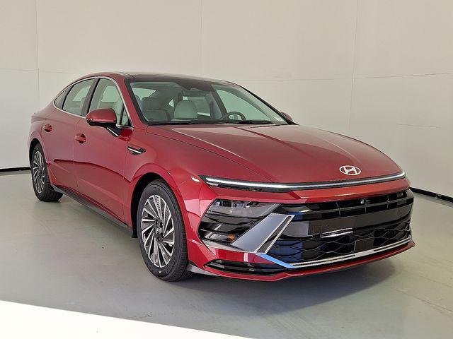 2026 Hyundai Sonata Hybrid Limited's photo