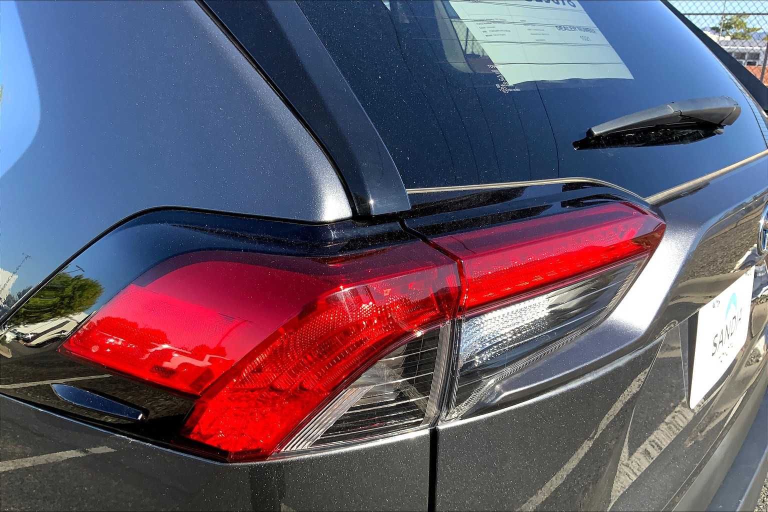 2023 Toyota RAV4 Hybrid XLE photo 24