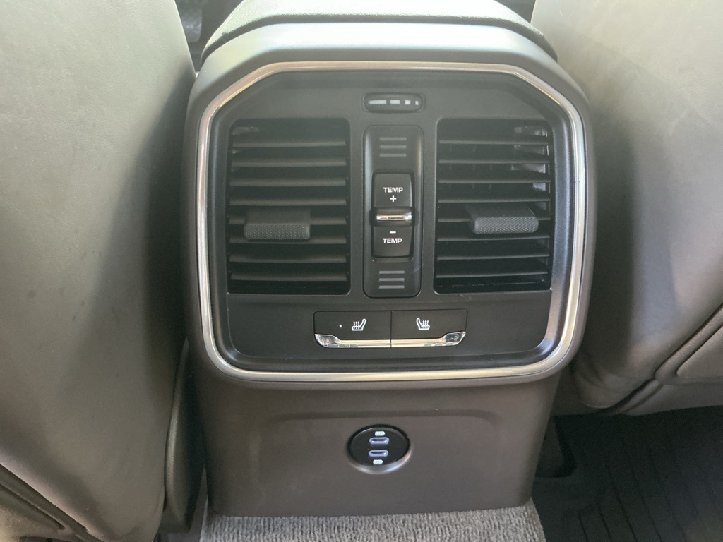 2024 Porsche Macan Base photo 29