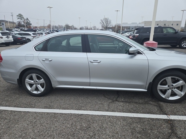 2014 Volkswagen Passat SE photo 3