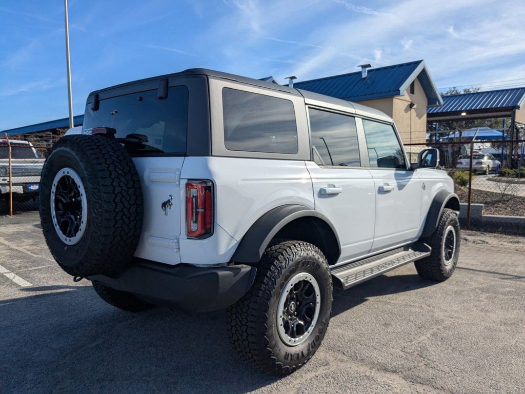 2025 Ford Bronco Outer Banks photo 3