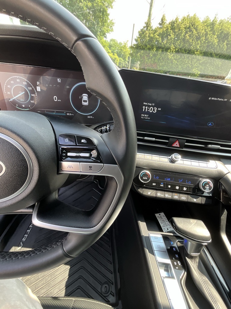 2025 Hyundai Elantra Limited photo 2