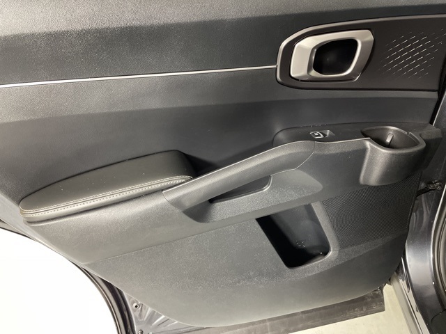 2022 Kia Sorento LX photo 28