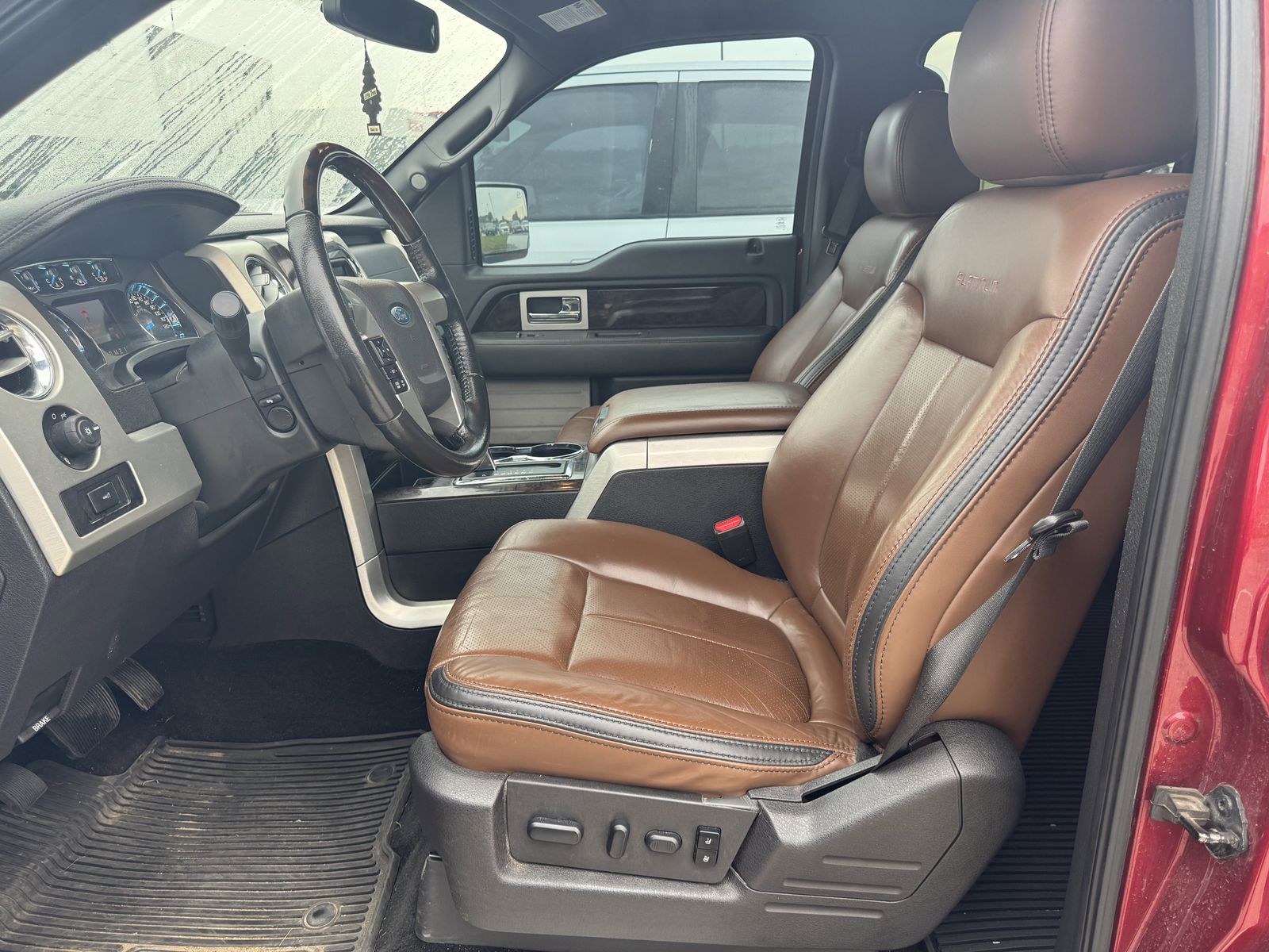 2013 Ford F-150 Platinum photo 5