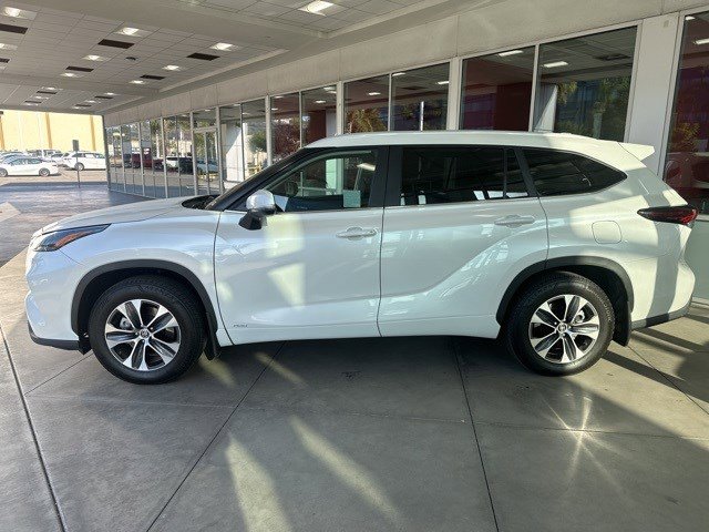 2025 Toyota Highlander Hybrid XLE photo 2