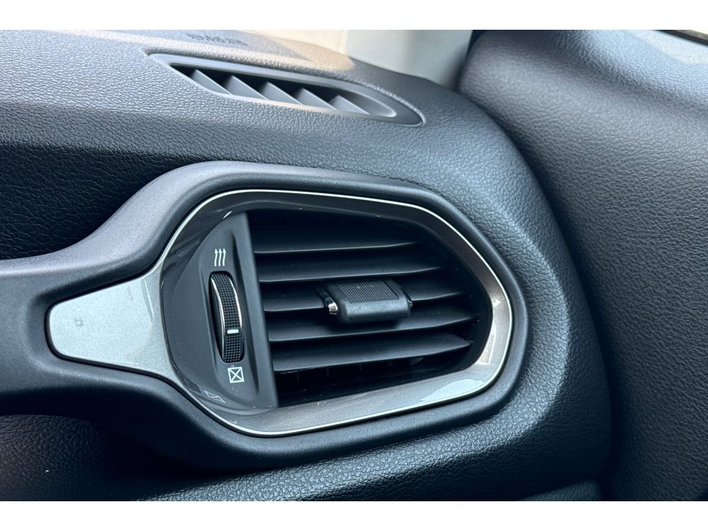 2022 Jeep Renegade Latitude photo 26