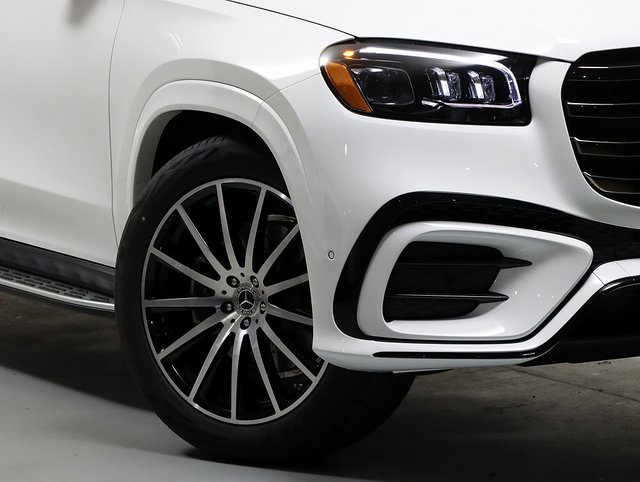 2026 Mercedes Benz GLS 580 4MATIC photo 2