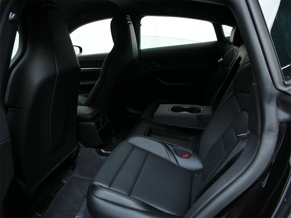 2025 Porsche Taycan 4S photo 14