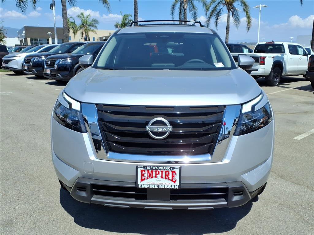 2025 Nissan Pathfinder SV photo 2