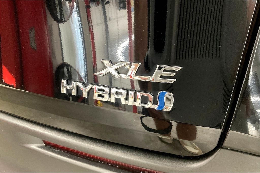 2022 Toyota Sienna XLE photo 8