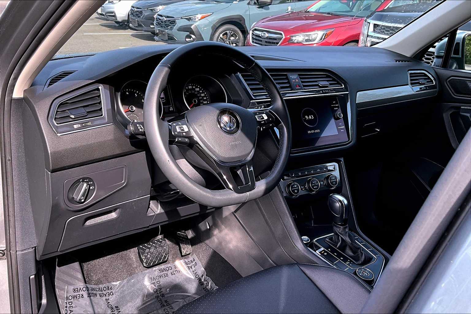 2020 Volkswagen Tiguan SE photo 16