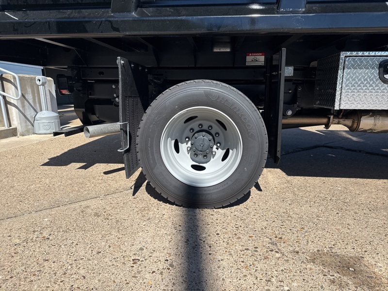 2025 Ford F-600 photo 9
