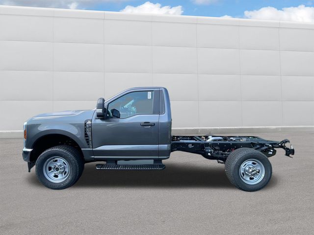 2025 Ford F-350 photo 2