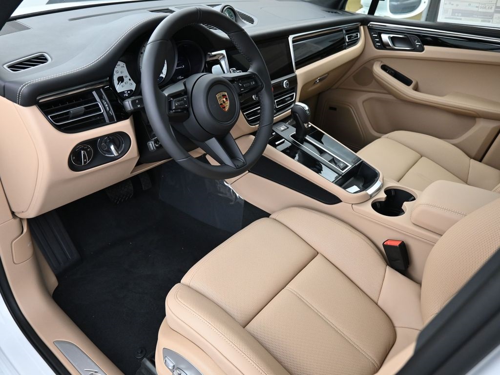 2026 Porsche Macan S photo 3