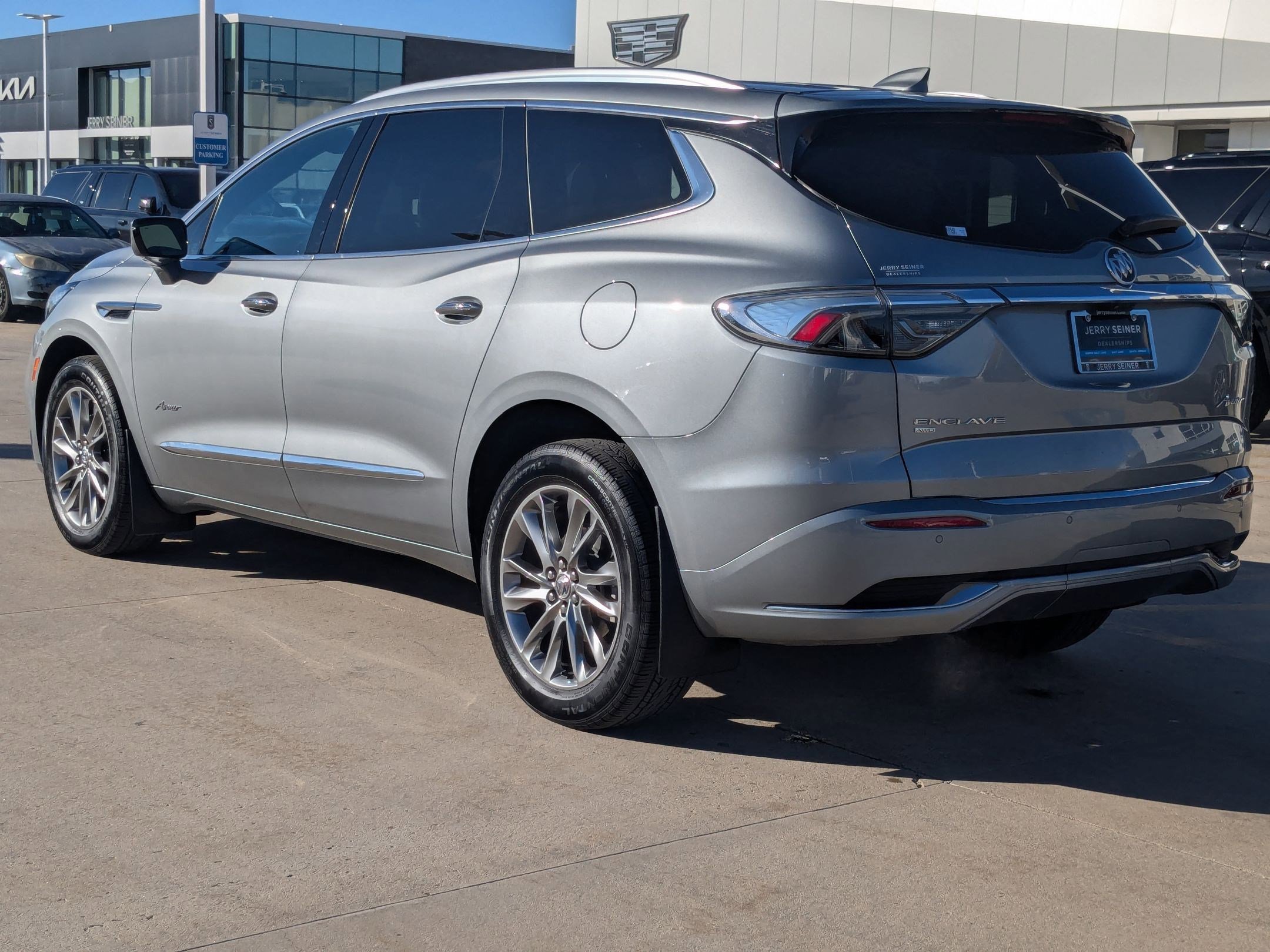 2023 Buick Enclave Avenir photo 3