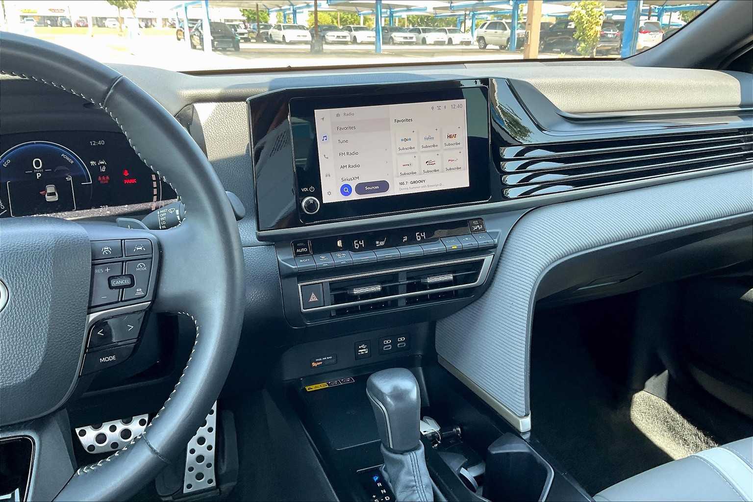 2025 Toyota Camry SE photo 6