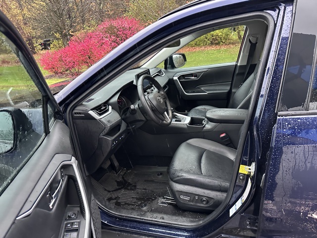 2022 Toyota RAV4 XLE Premium photo 4