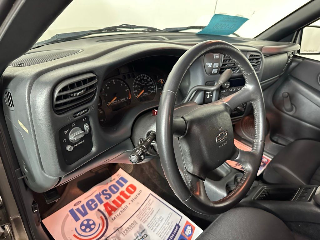 2003 Chevrolet S-10 Pickup photo 10