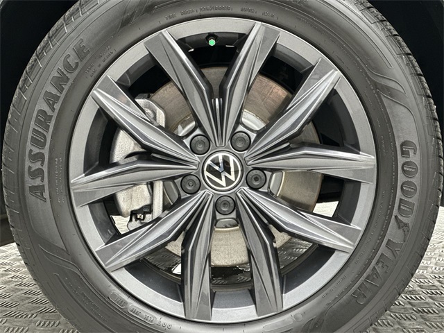 2022 Volkswagen Tiguan SE photo 2