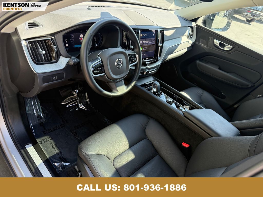 2025 Volvo XC60 B5 Plus photo 30