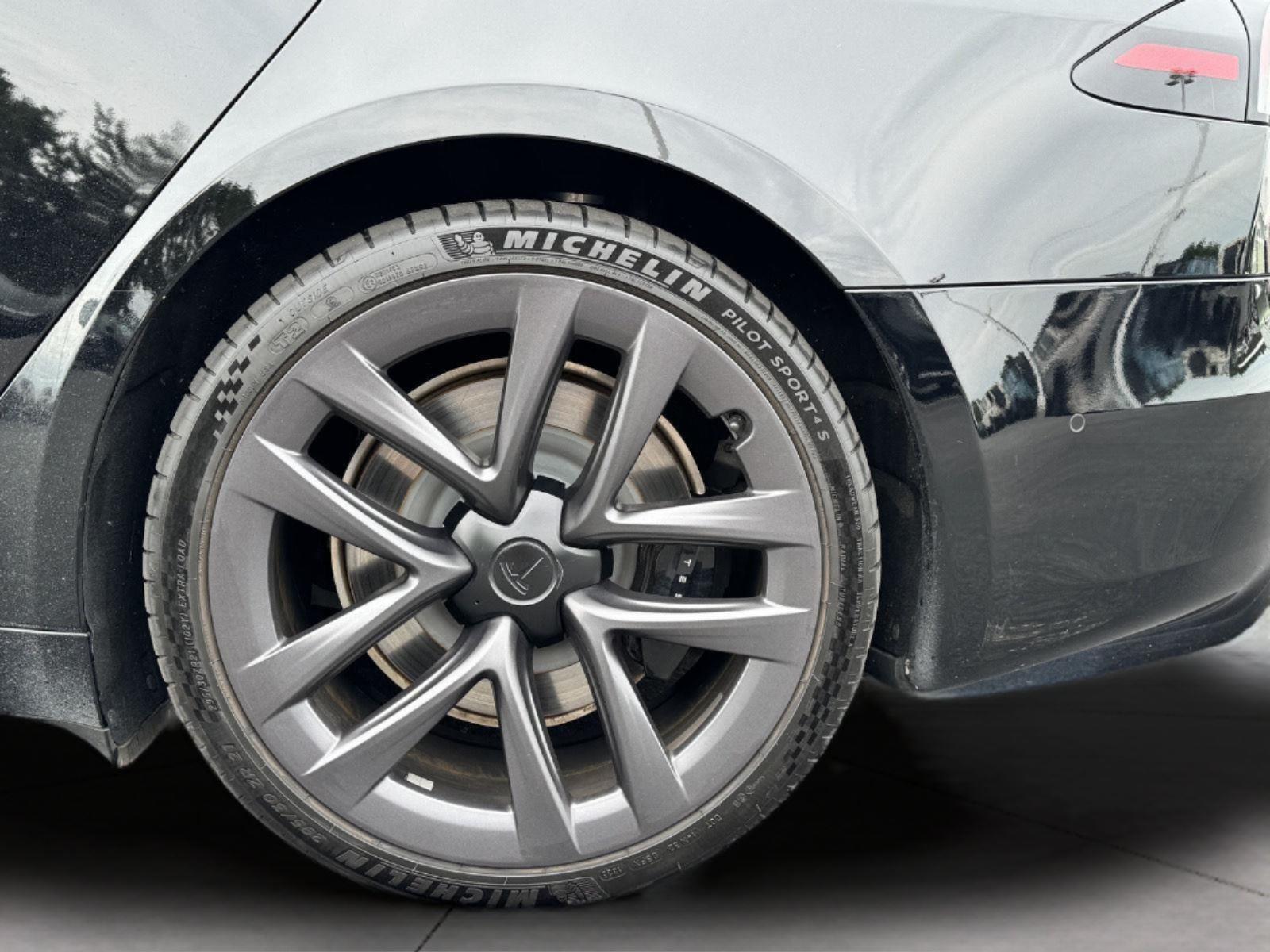 2022 Tesla Model S Plaid photo 44