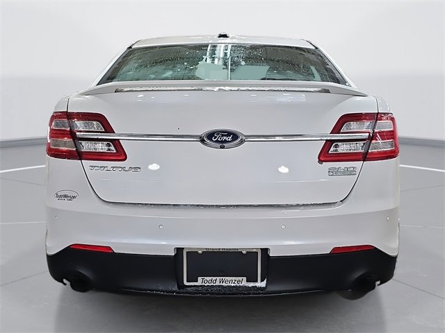 2017 Ford Taurus SHO photo 4