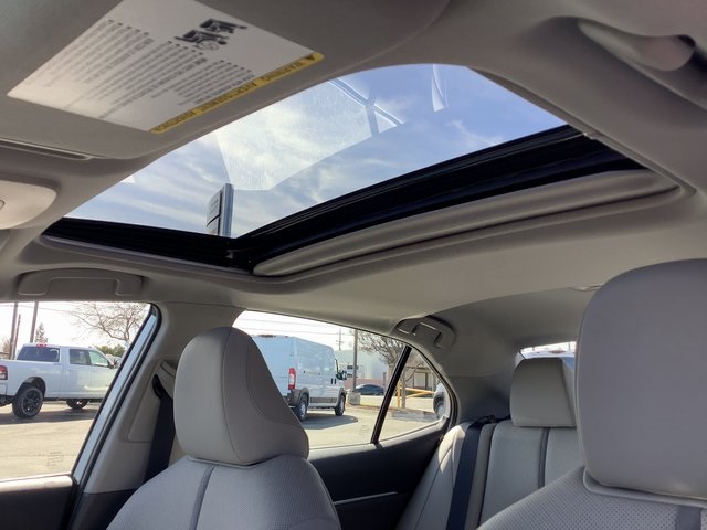 2023 Toyota Camry Hybrid XLE photo 19